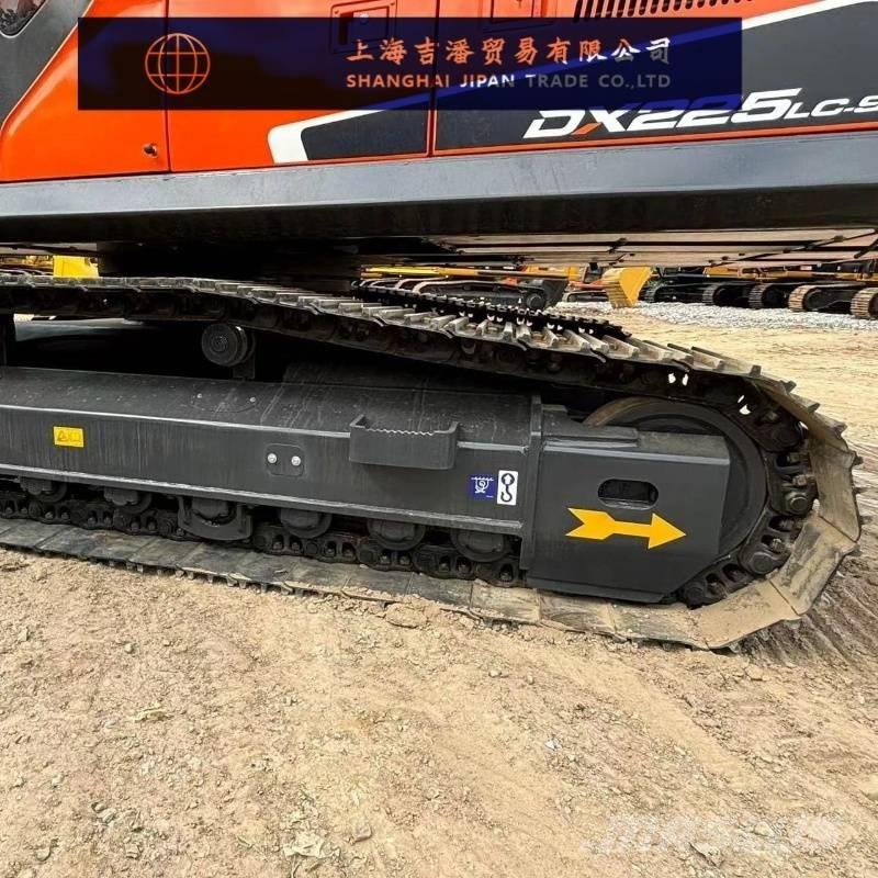 Doosan DX 225 Pelle sur chenilles