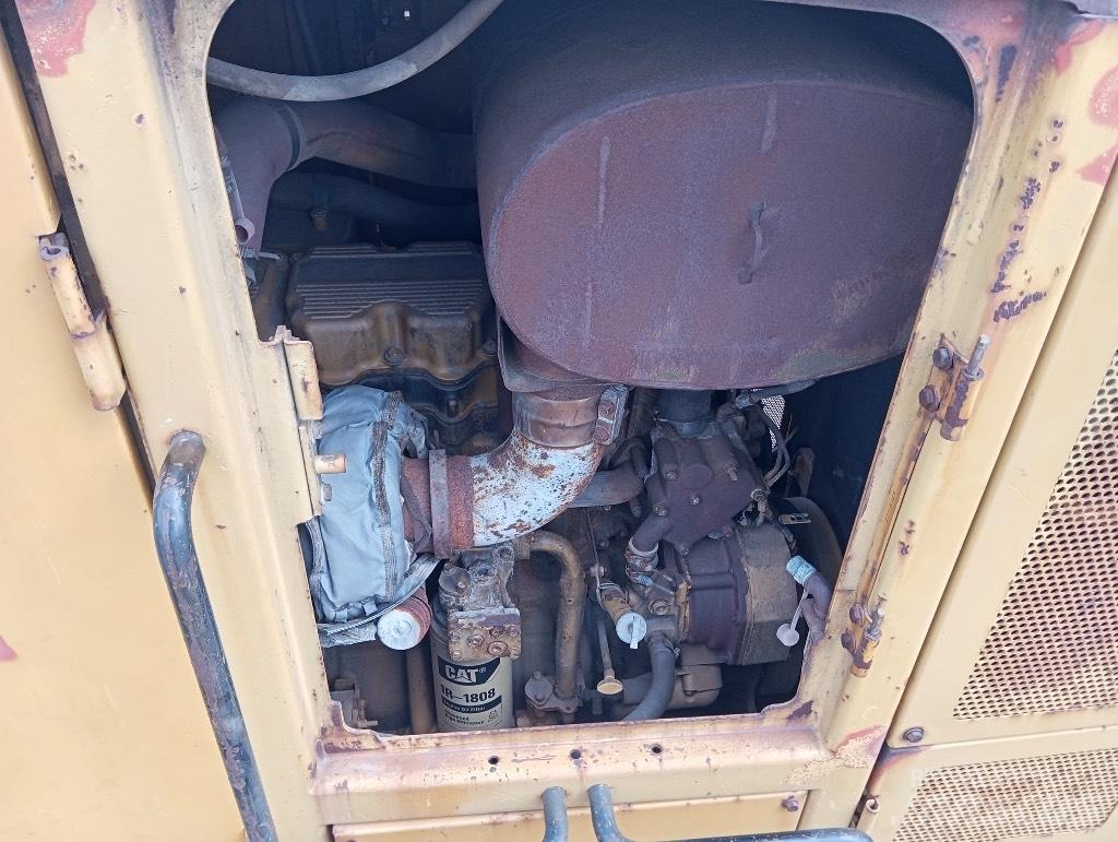 CAT 24 M Niveleuse