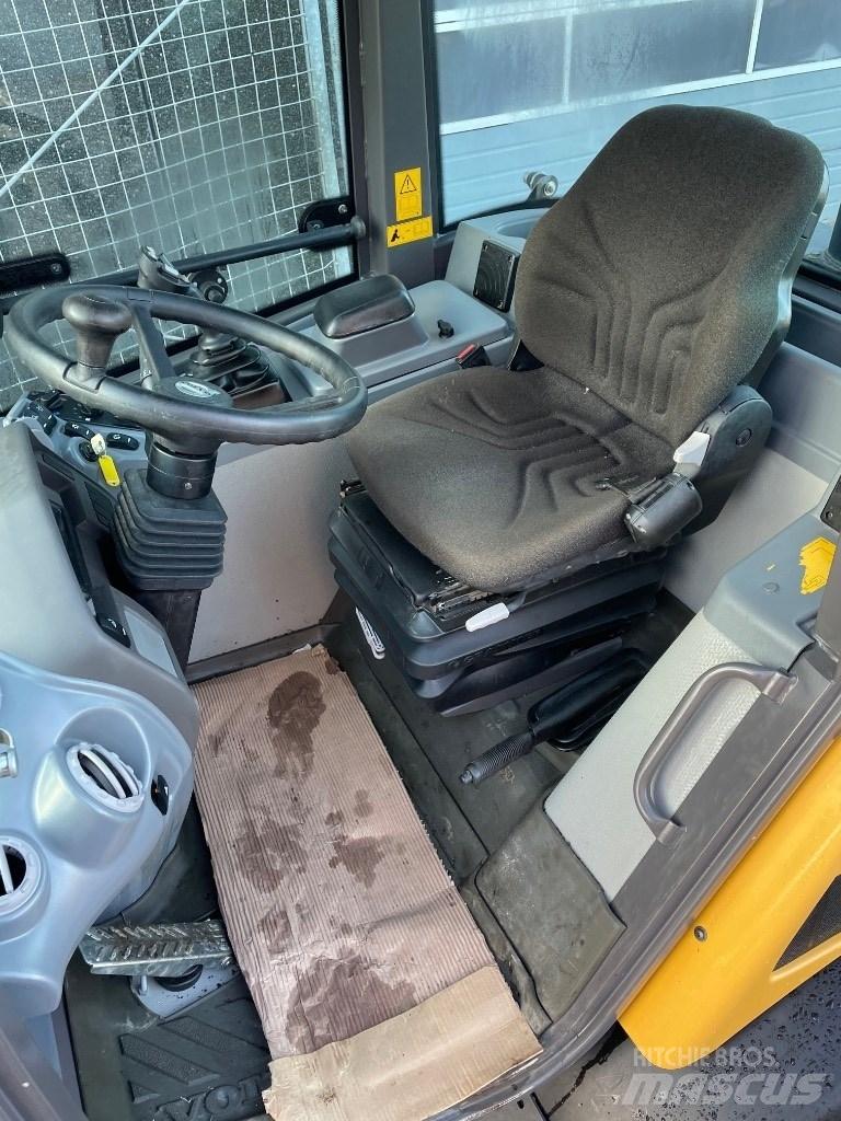 Volvo L28F Mini chargeuse