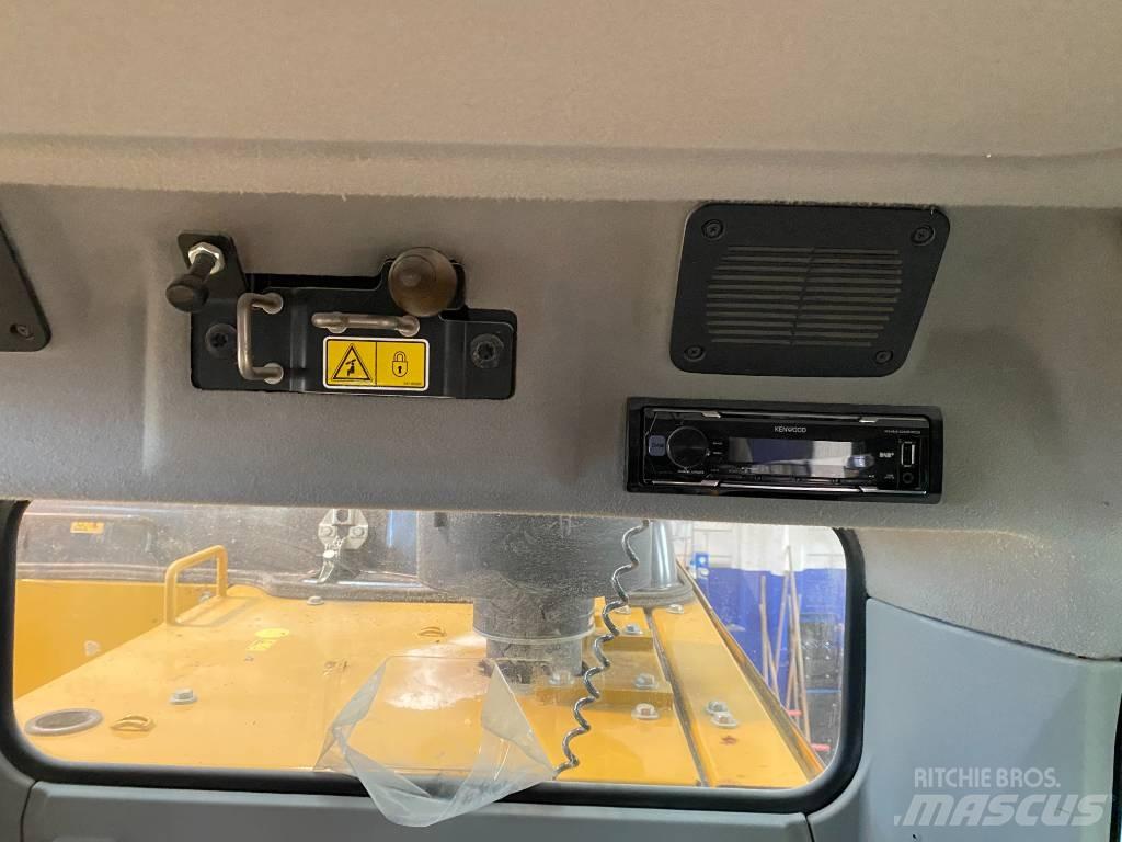 CAT 323F LN Pelle sur chenilles