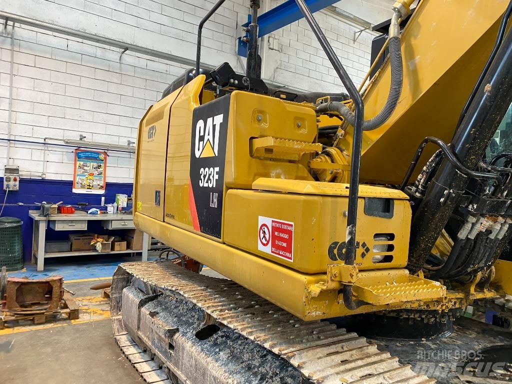 CAT 323F LN Pelle sur chenilles