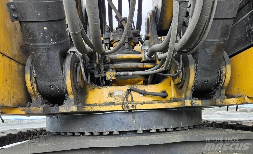 CAT 390 F Pelle sur chenilles