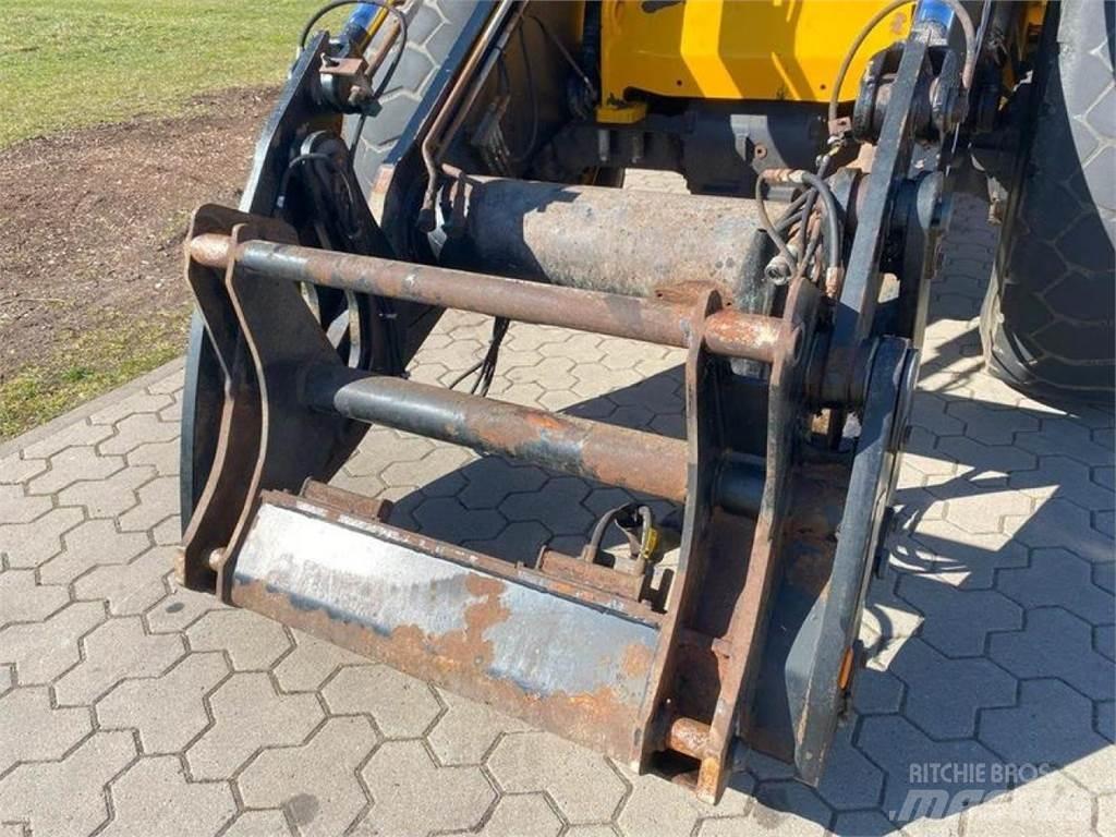 JCB 437 HT Chargeuse sur pneus