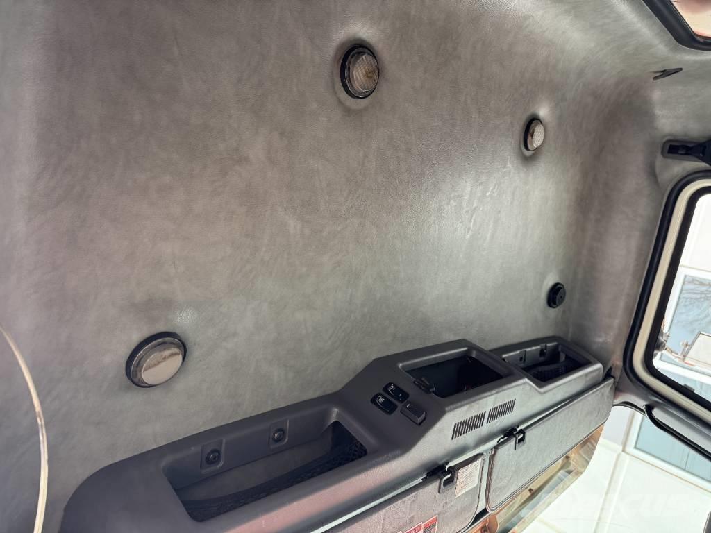 Mack GU813 Camion benne