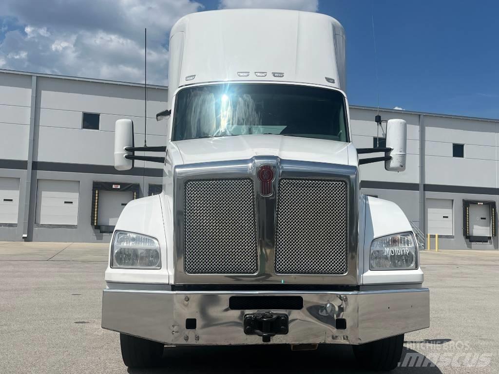 Kenworth T 880 Tracteur routier