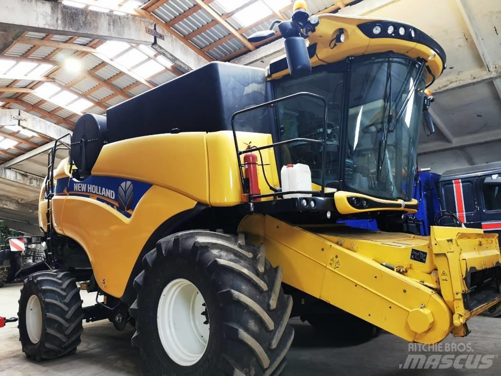 New Holland CX 8.90 Moissonneuse batteuse