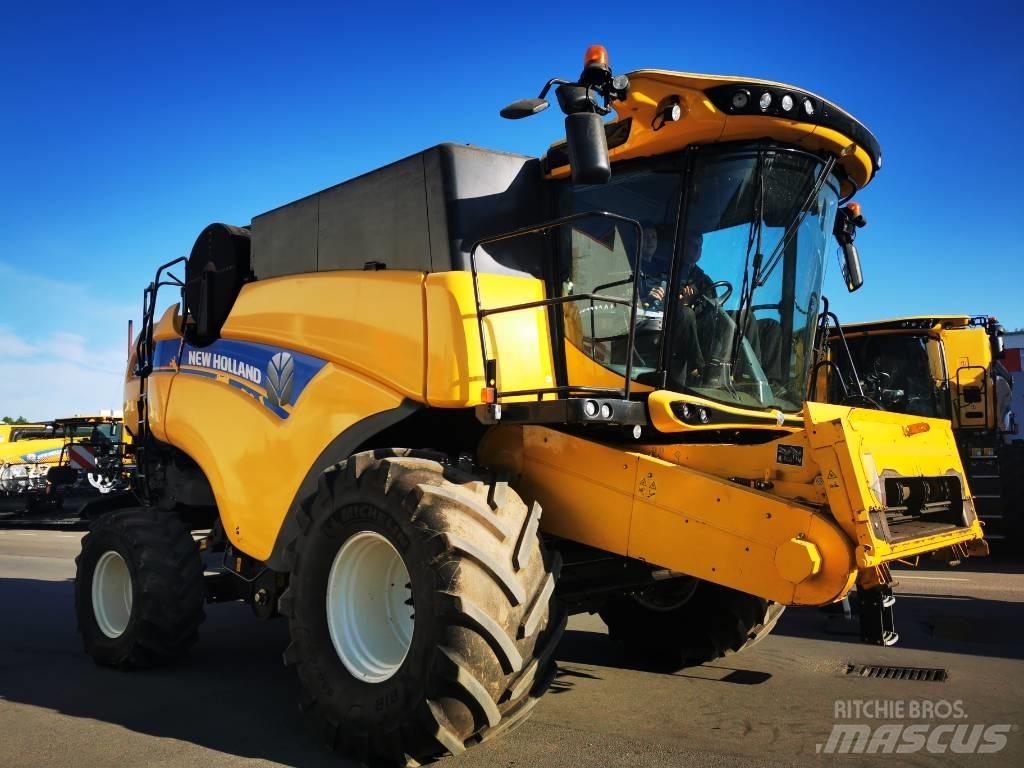 New Holland CX 8.90 Moissonneuse batteuse