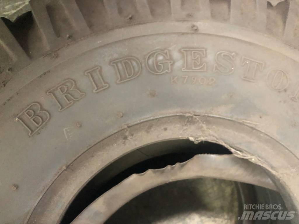 Bridgestone 21x8-9 Pneus, roues et jantes