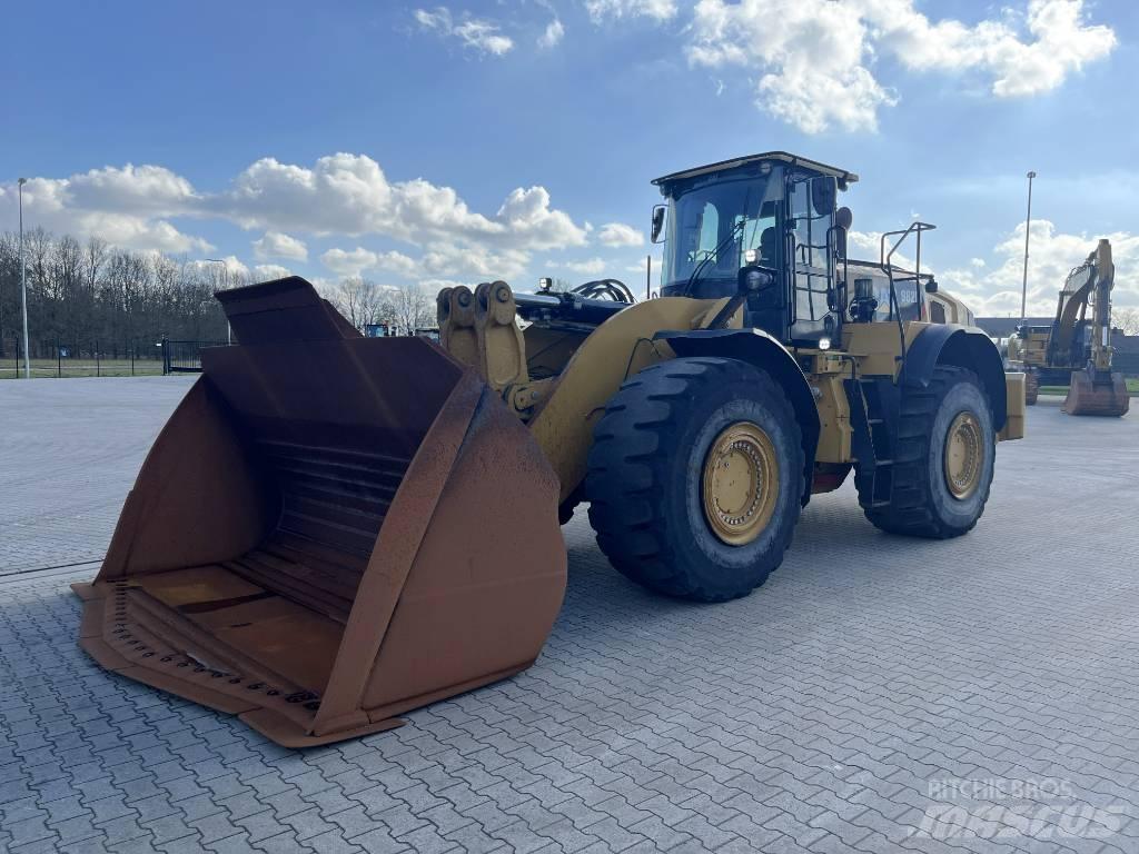 CAT 982M Chargeuse sur pneus