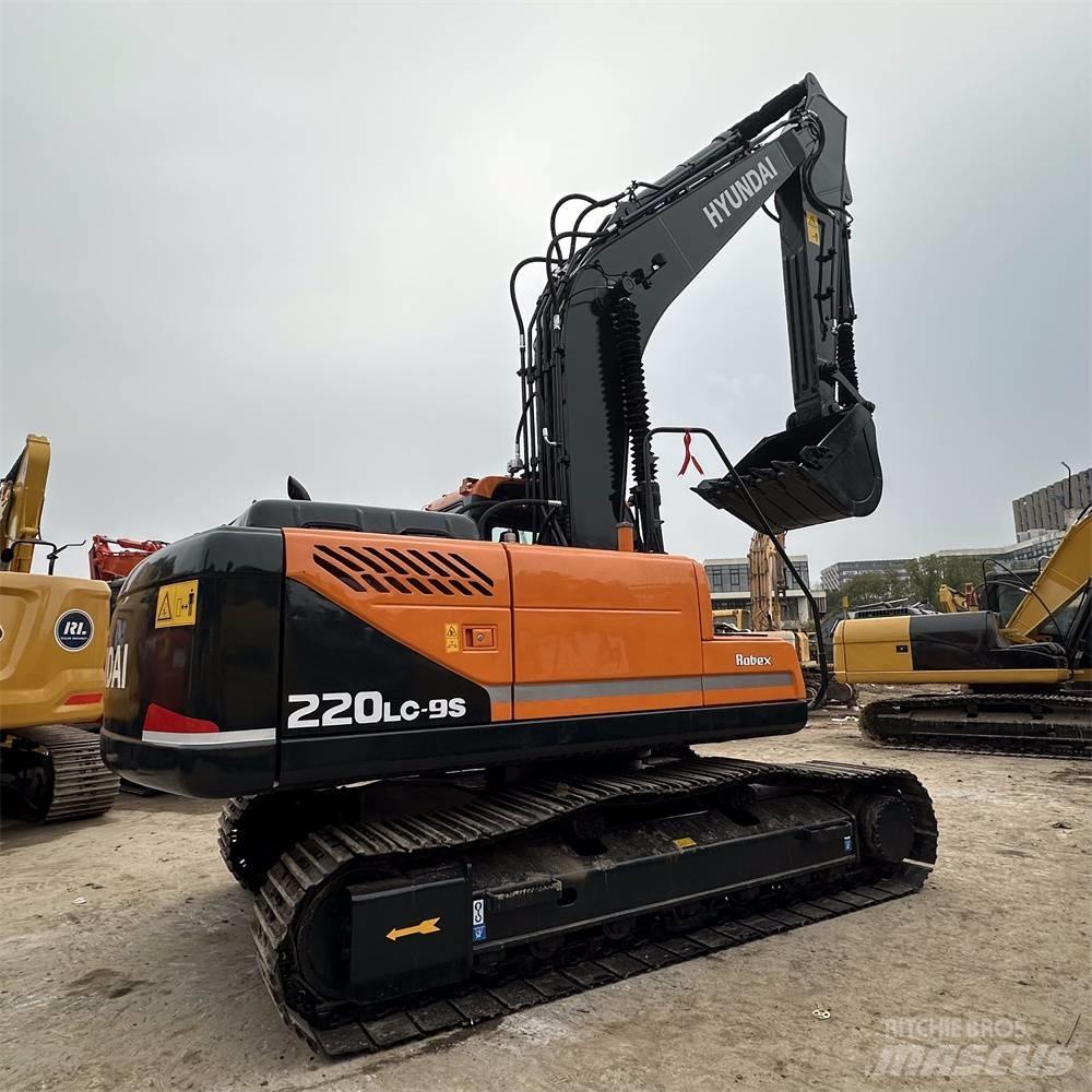 Hyundai R220LC-9S Pelle sur chenilles