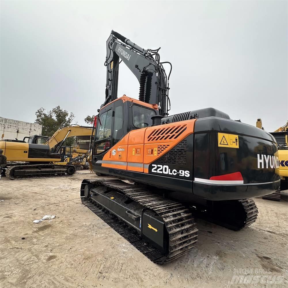 Hyundai R220LC-9S Pelle sur chenilles