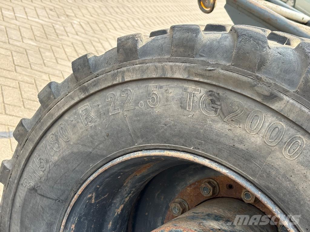 Hyundai 160W9-A Pelle sur pneus