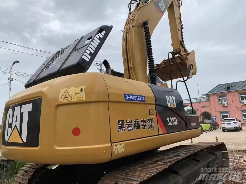CAT 323 D L Pelle sur chenilles