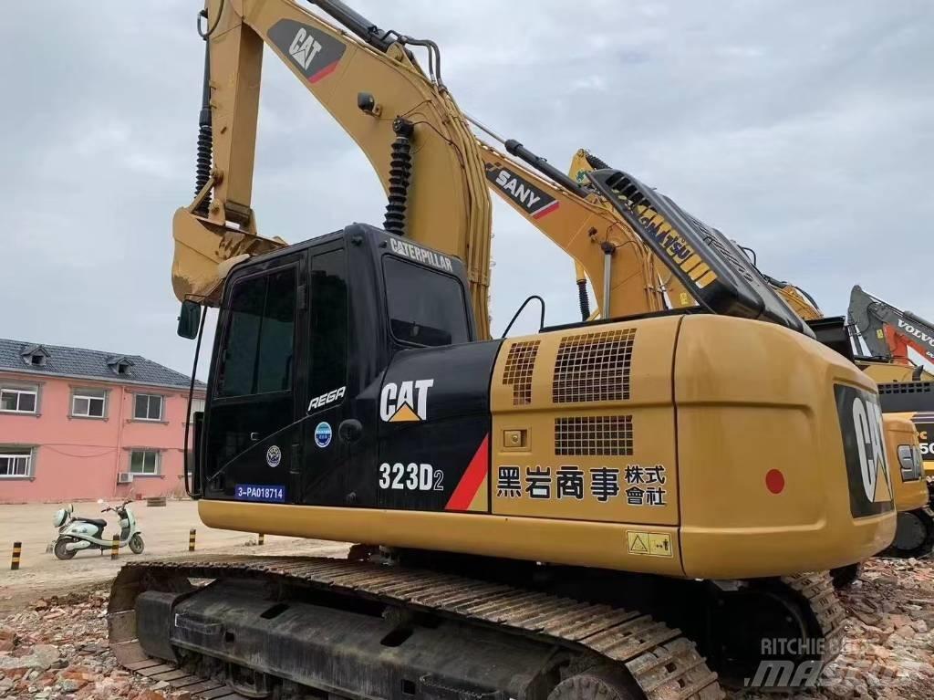 CAT 323 D L Pelle sur chenilles