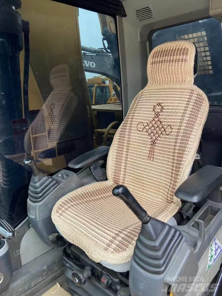 CAT 323 D L Pelle sur chenilles