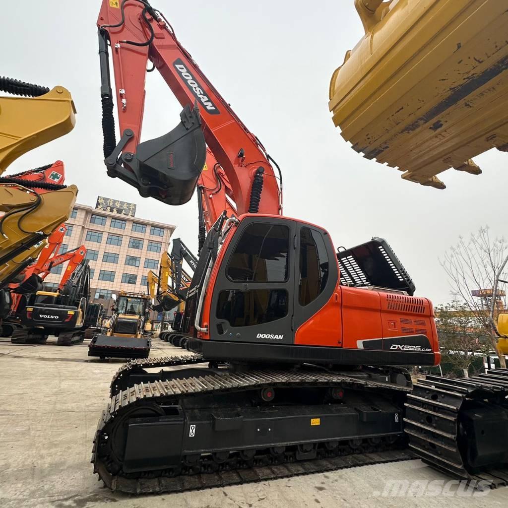 Doosan DX225LC-9C Pelle sur chenilles