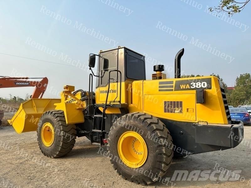 Komatsu WA380 Chargeuse sur pneus