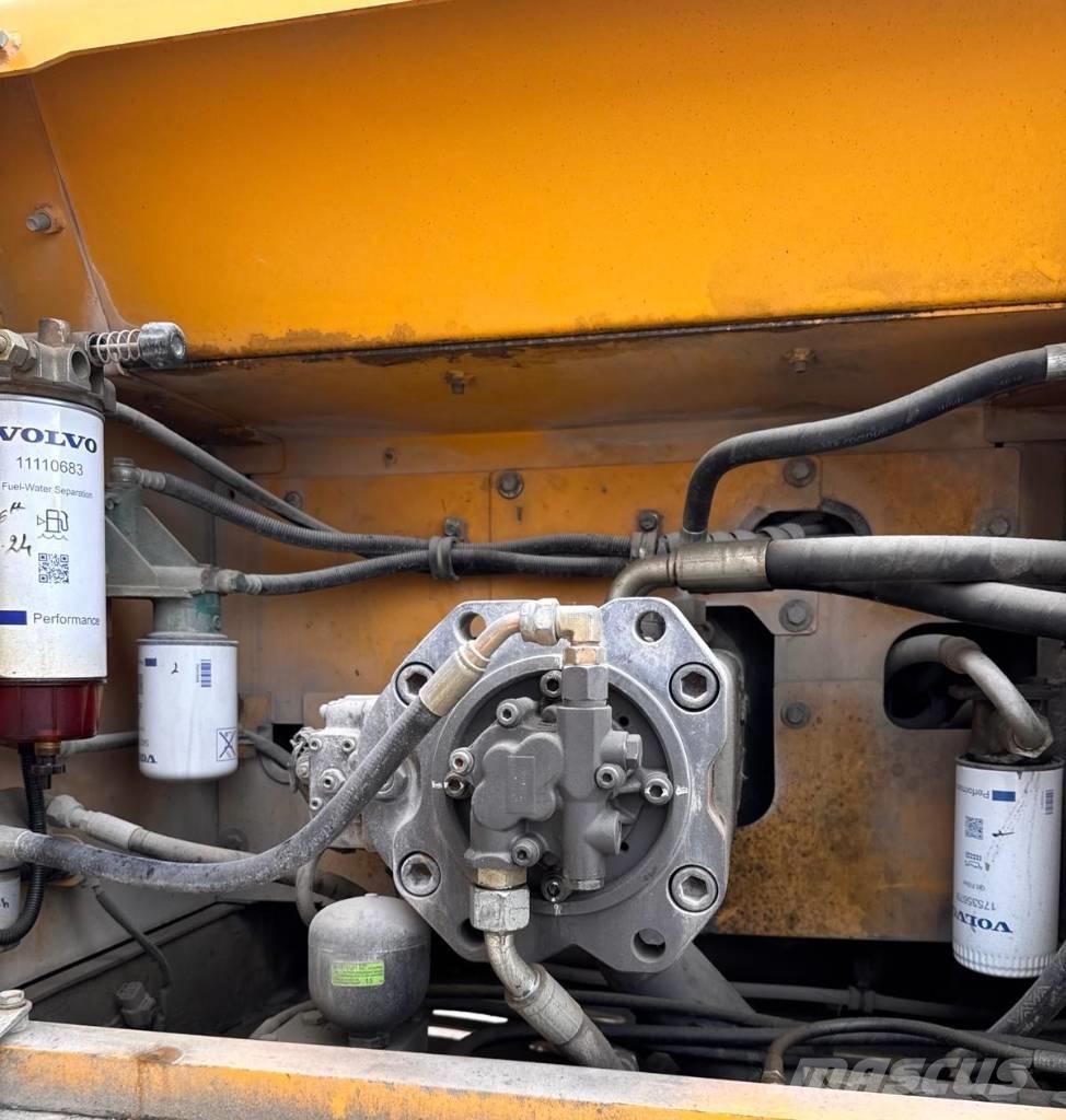 Volvo EC 300 D L Pelle sur chenilles