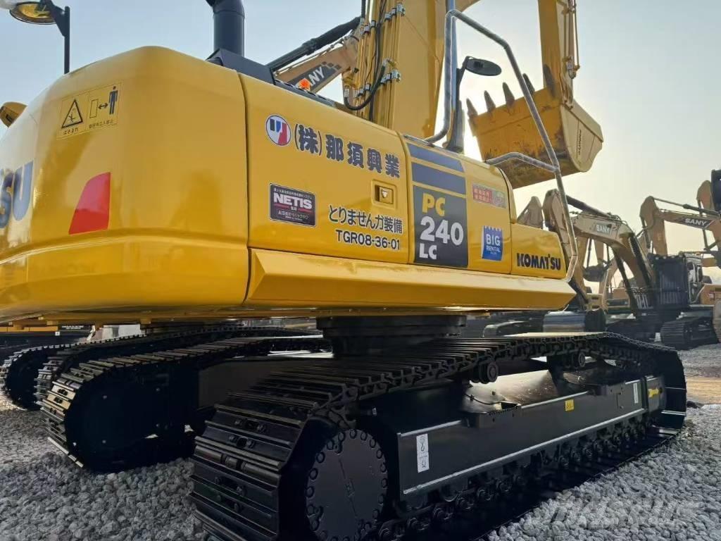 Komatsu 240-8N1 Pelle sur chenilles