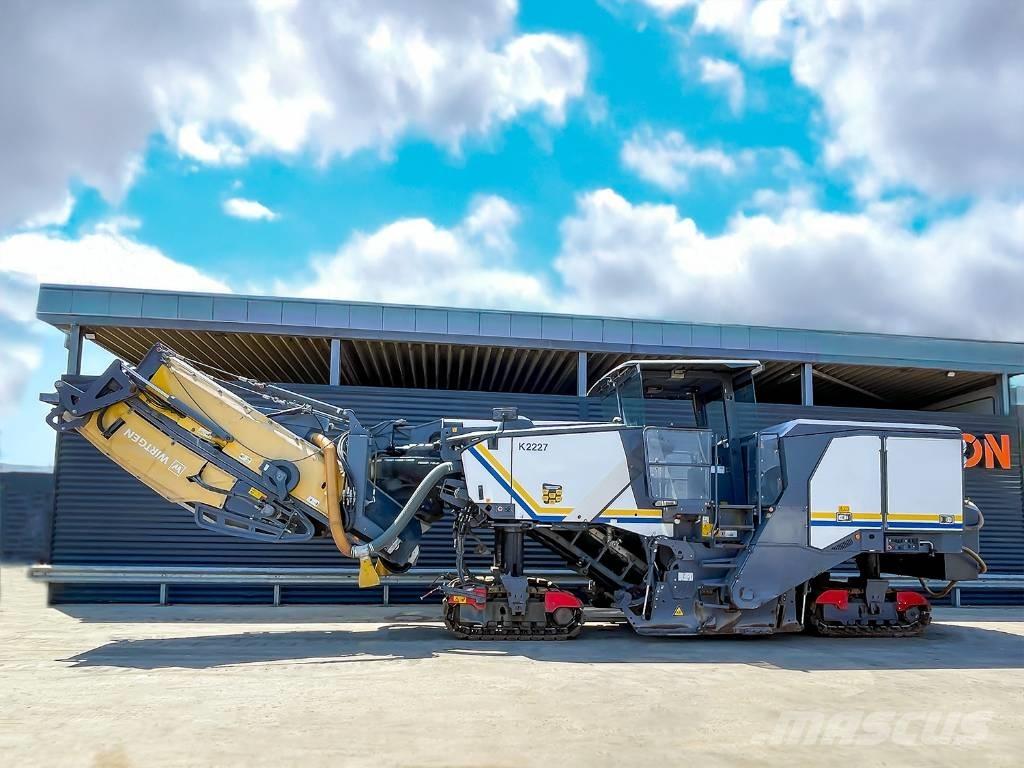 Wirtgen W 220 FI Fraiseuse à froid