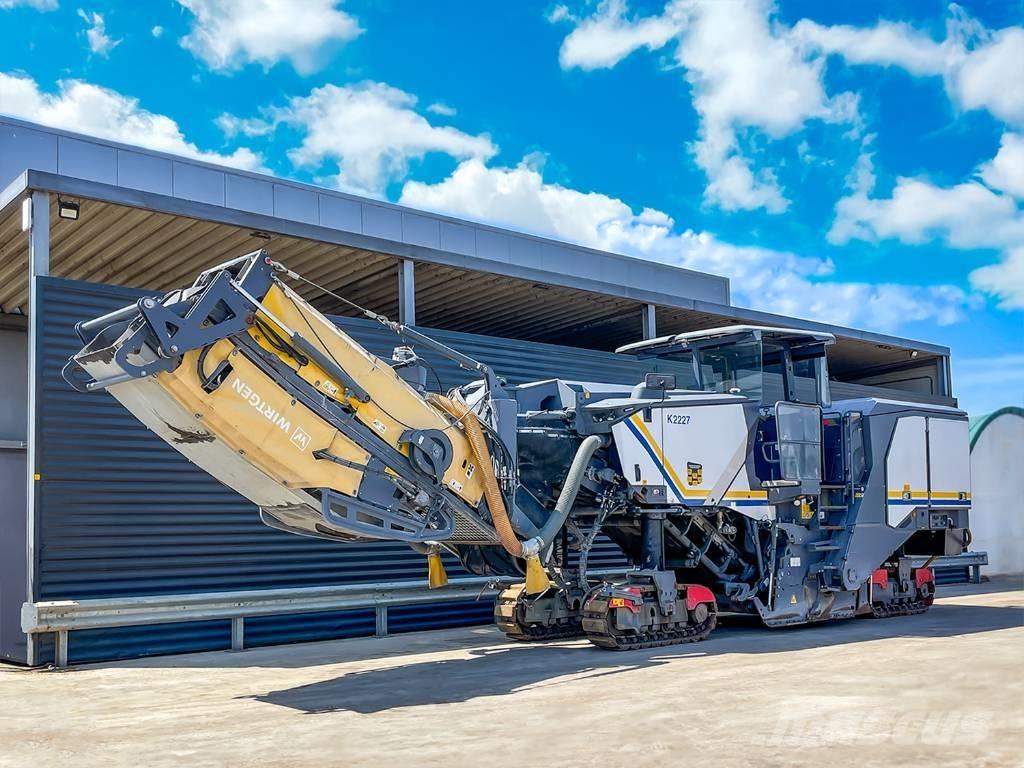 Wirtgen W 220 FI Fraiseuse à froid