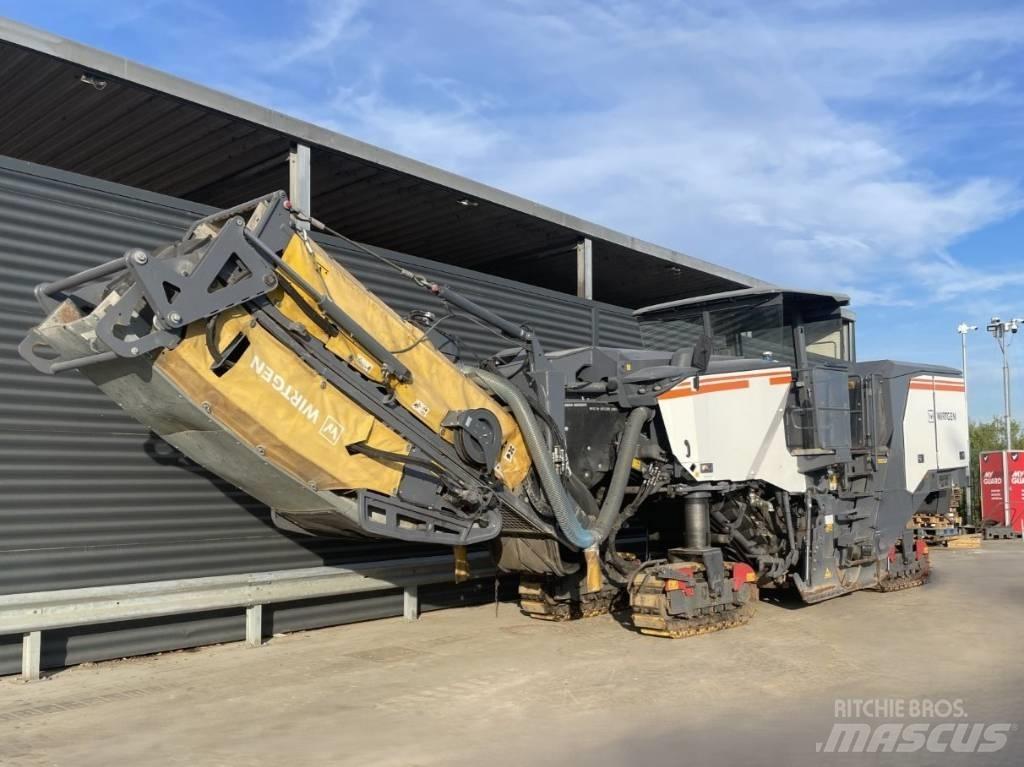Wirtgen W 220 FI Fraiseuse à froid