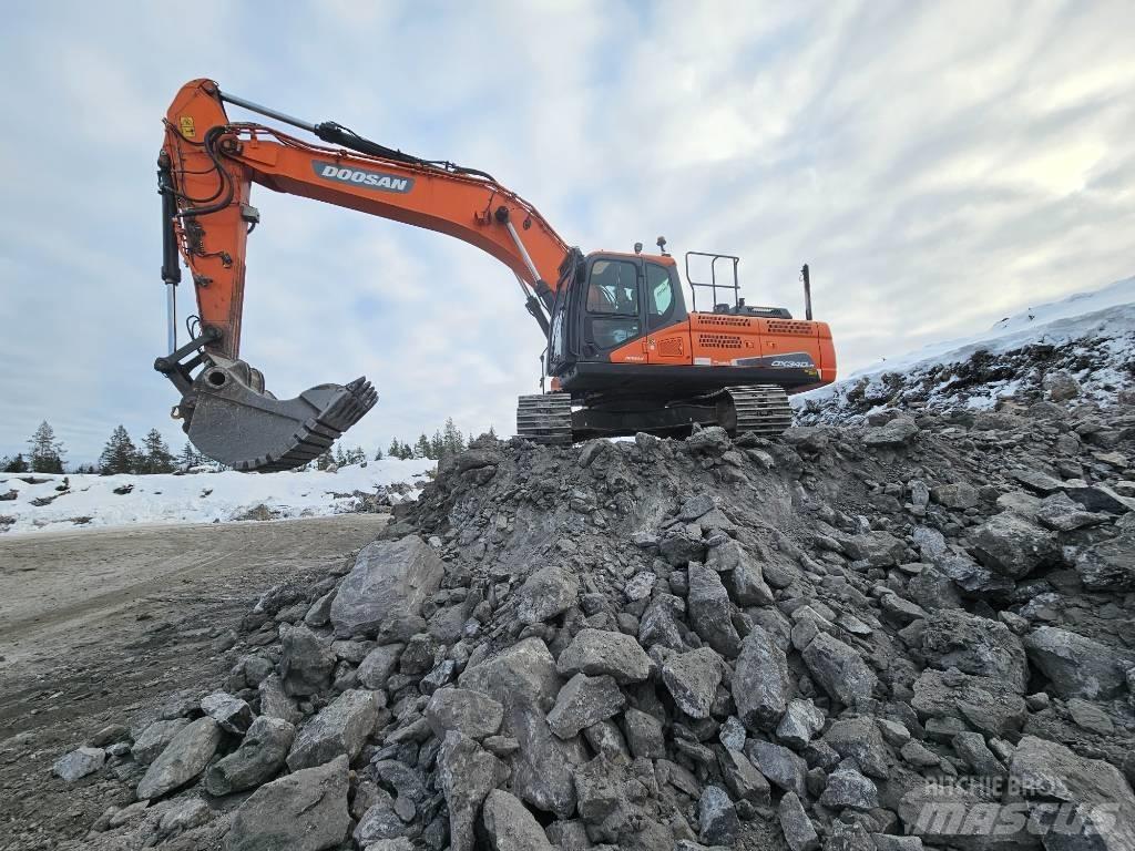 Doosan DX 340 LC Pelle sur chenilles