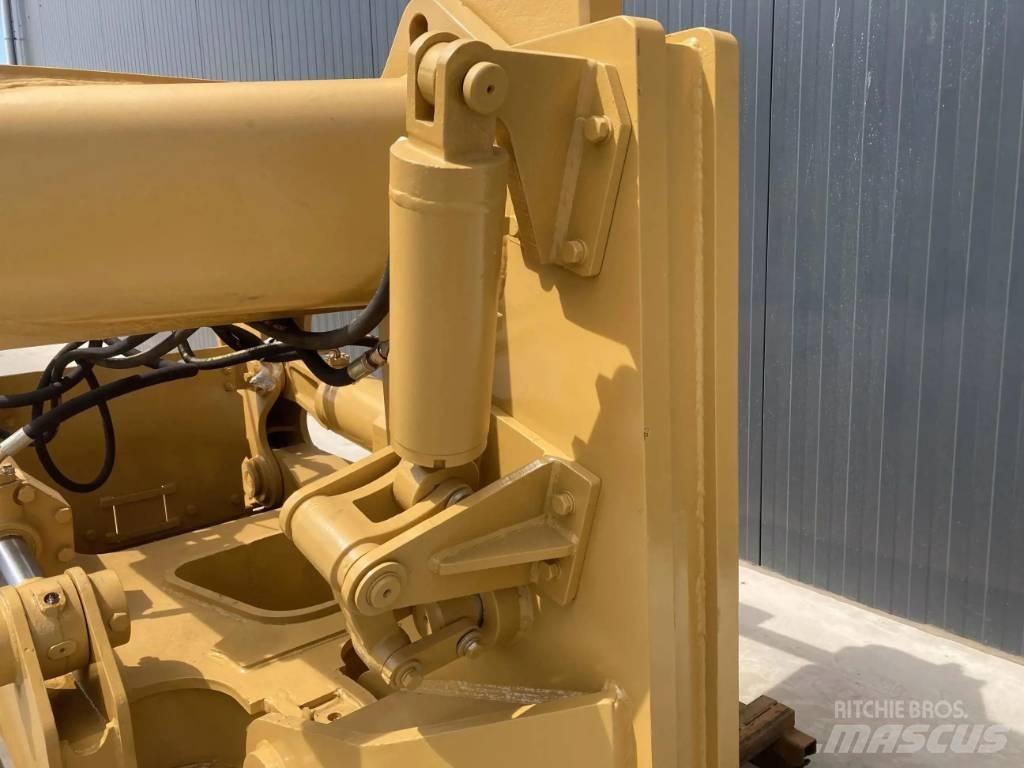 CAT D8 Scarificateur