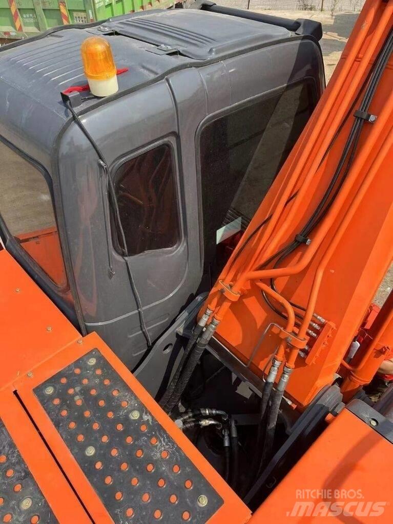 Hitachi ZX 200 Pelle sur chenilles