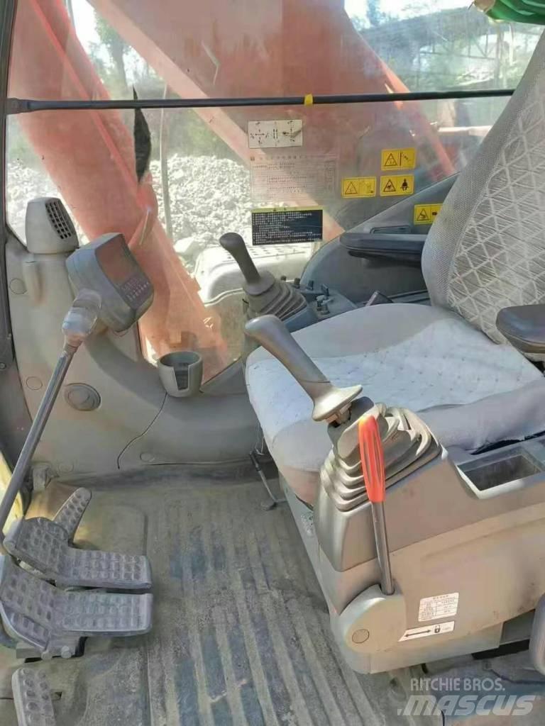 Hitachi ZAXIS270 Pelle sur chenilles
