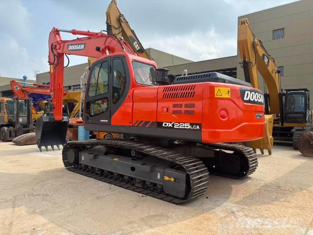 Doosan DX 225 Pelle sur chenilles
