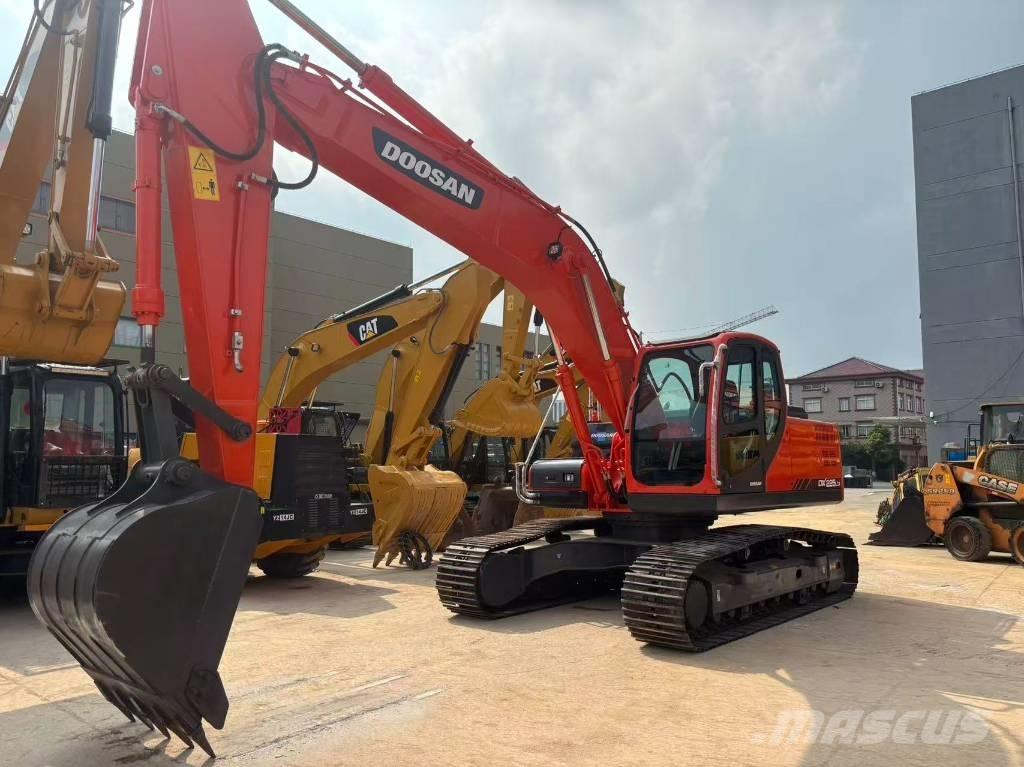 Doosan DX 225 Pelle sur chenilles