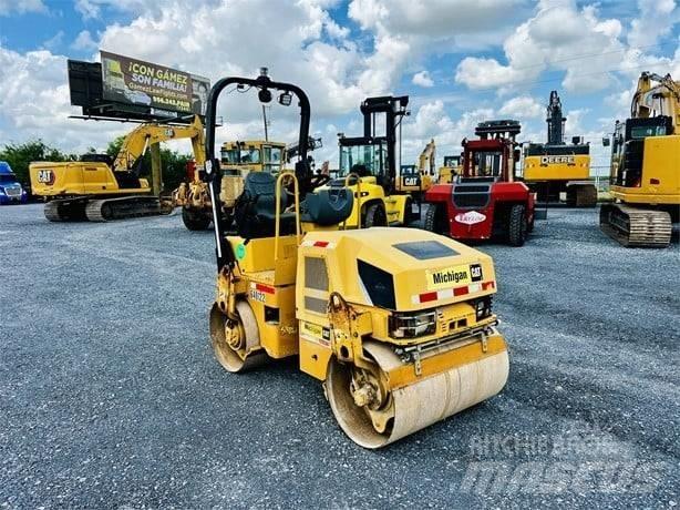CAT CB 24 Rouleaux tandem