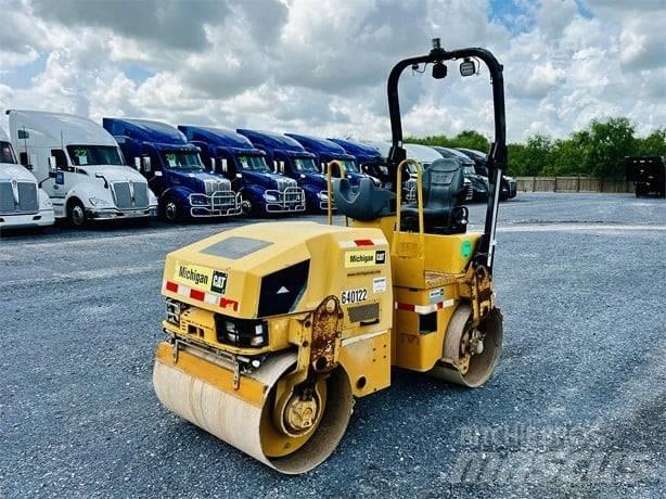 CAT CB 24 Rouleaux tandem