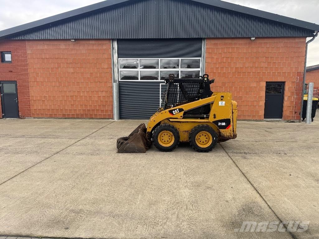 CAT 216 B 3 Chargeuse compacte
