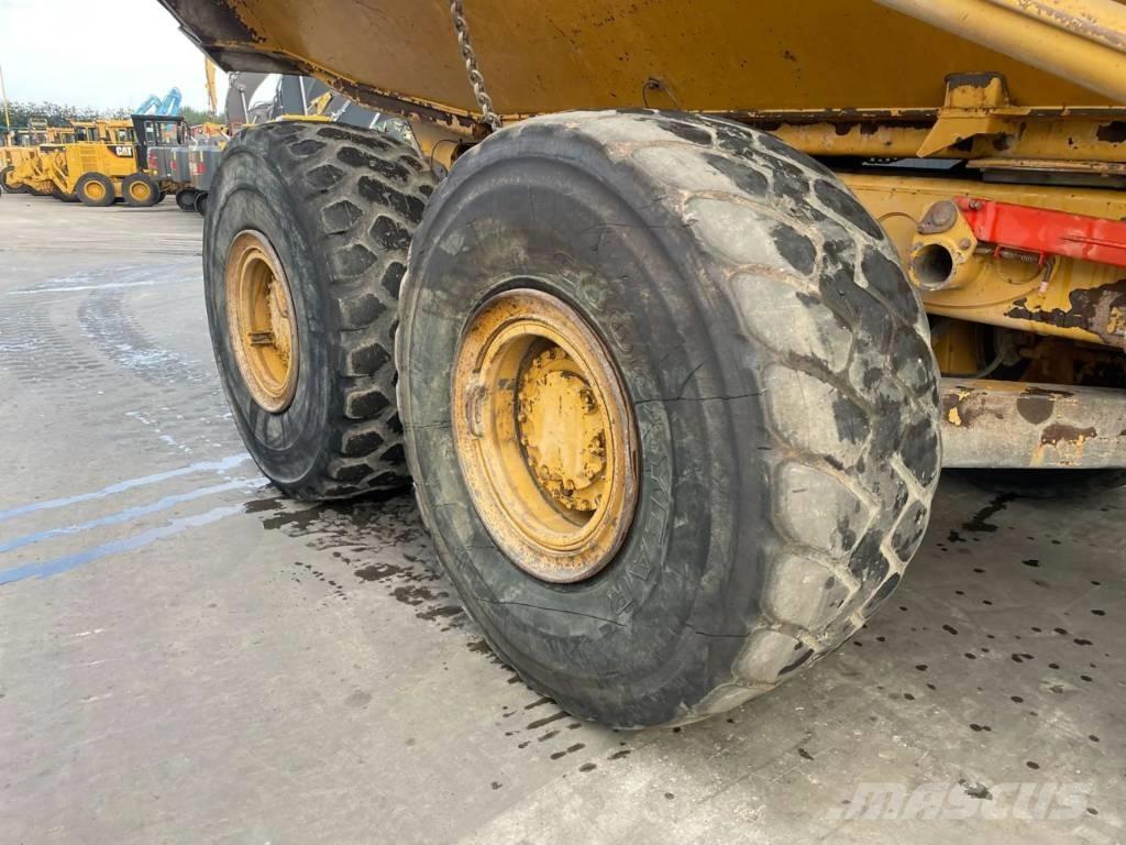CAT 735 Tombereau articulé