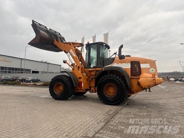 CASE 921 E Chargeuse sur pneus