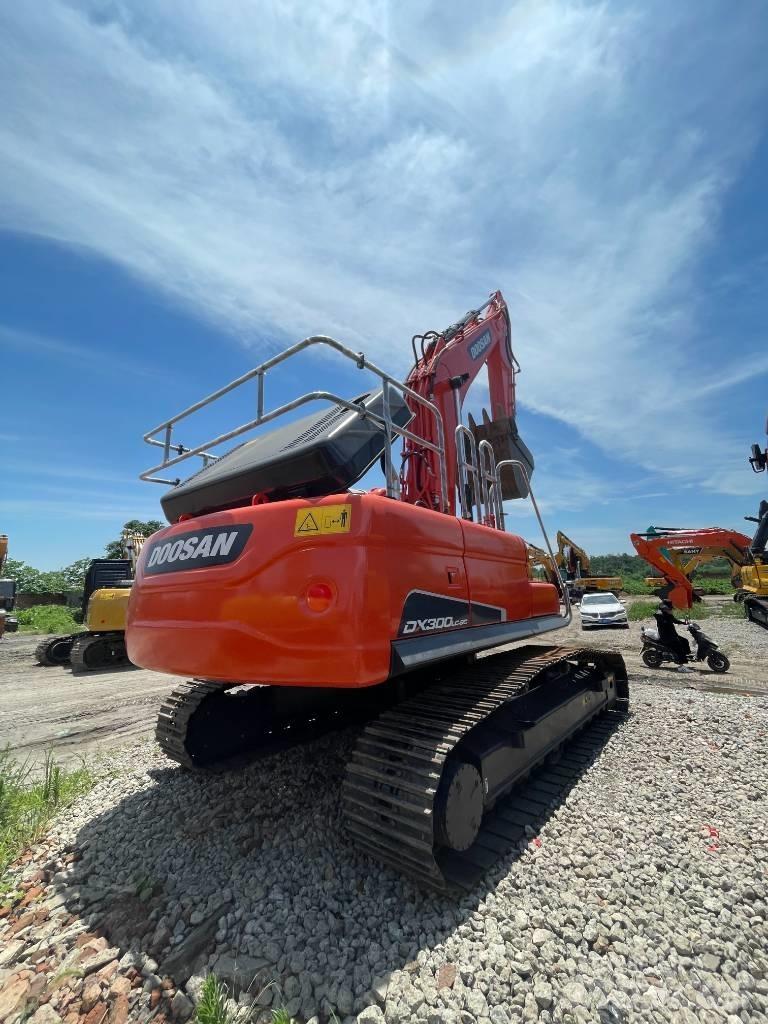 Doosan DX 300 Pelle sur chenilles