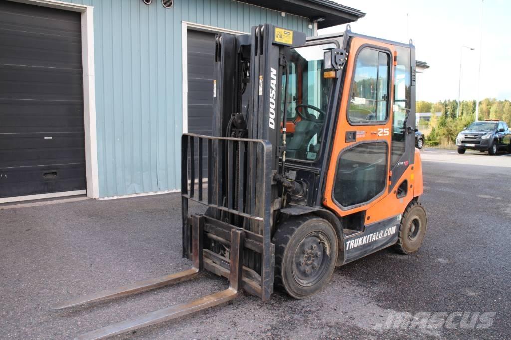 Doosan D 25 S Chariots diesel