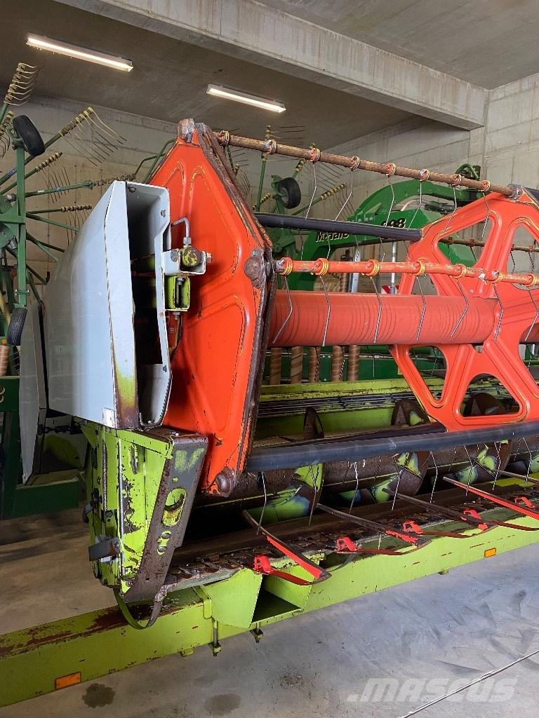 CLAAS Commandor 228 Moissonneuse batteuse