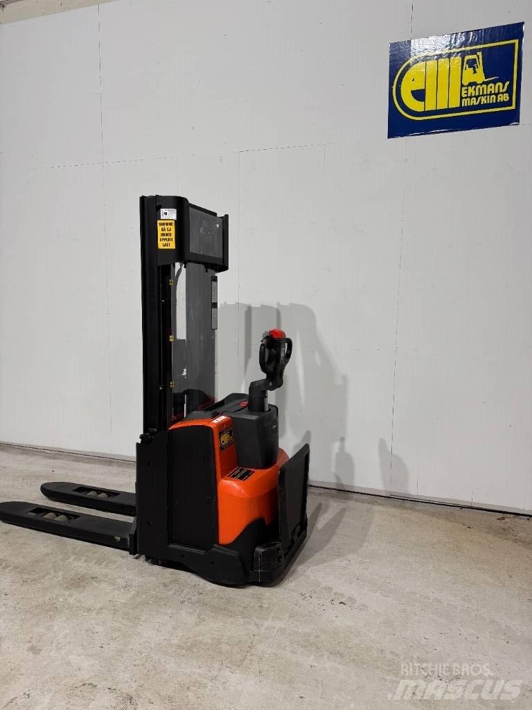 BT Truck SWE 120 L Gerbeur accompagnant
