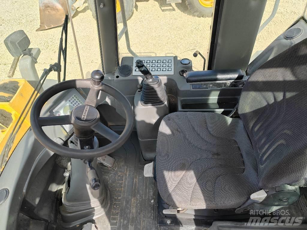 Liebherr 574 Chargeuse sur pneus