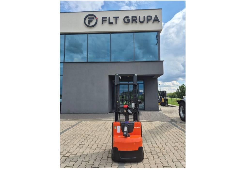 Toyota SWE120 Gerbeur accompagnant