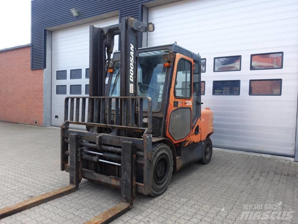 Doosan D 55 C-5 Chariots diesel