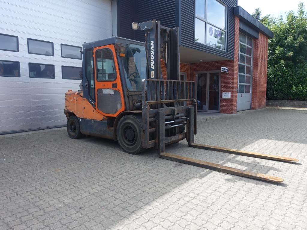 Doosan D 55 C-5 Chariots diesel