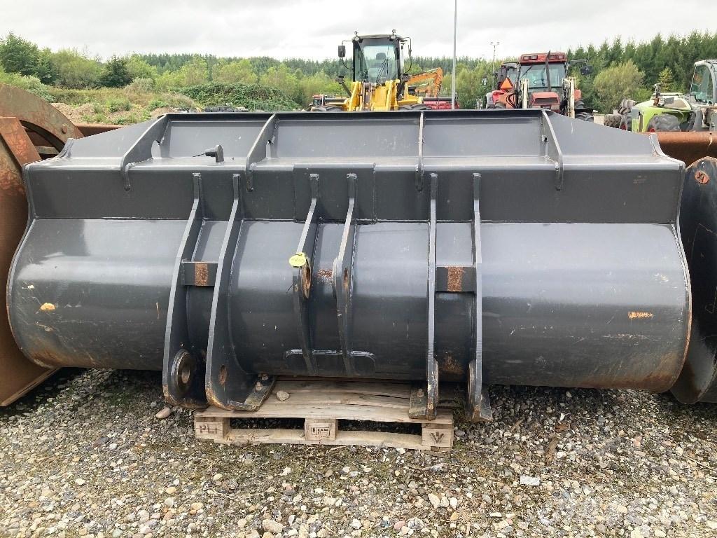 CASE 821 Skovl Chargeuse sur pneus