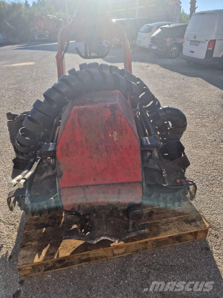 Komatsu 124 Ebrancheuses