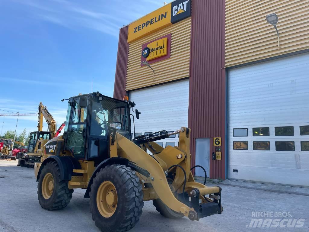 CAT 908 M Chargeuse sur pneus