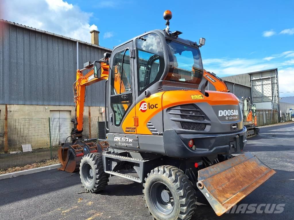 Doosan DX 57 W Pelle sur pneus