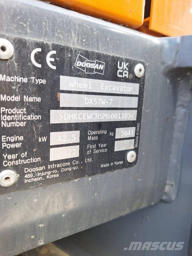 Doosan DX 57 W Pelle sur pneus